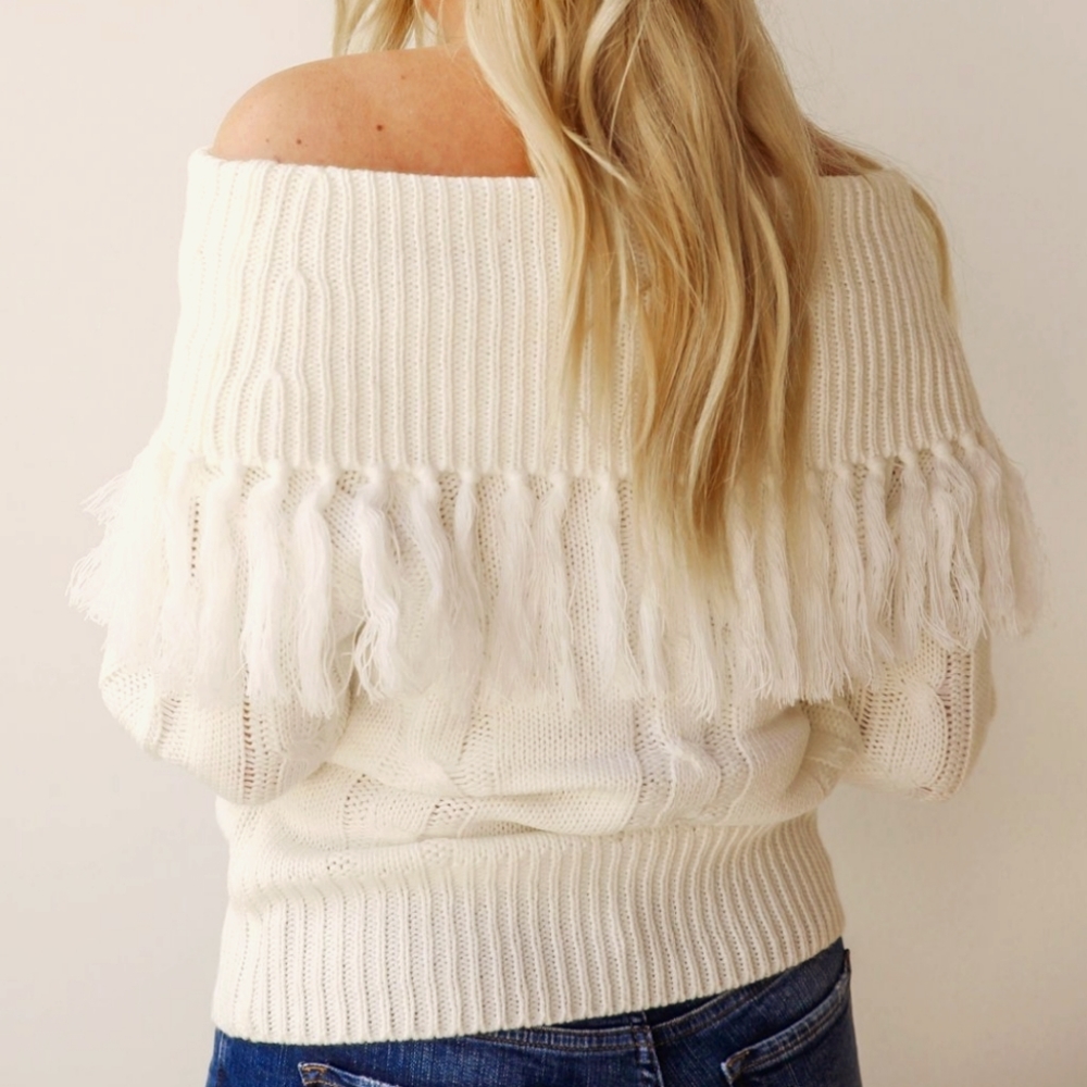 Moon River cream/white off shoulder fringe cable knit sweater XS